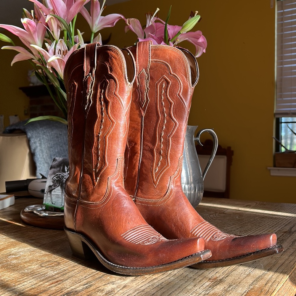 New with box Luchesse boots